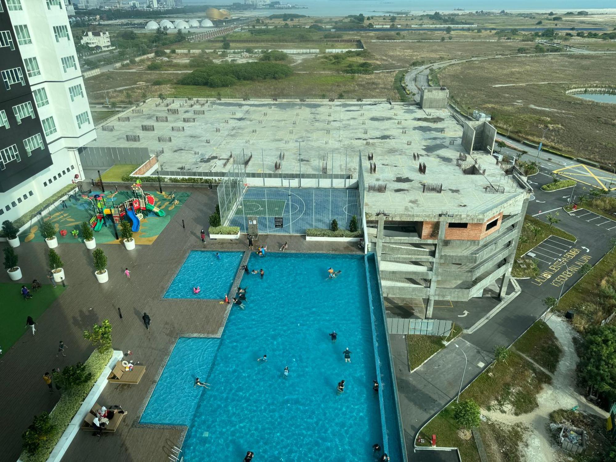 Ambercove - Pool /sea View - 4~6pax Apartemen Malacca